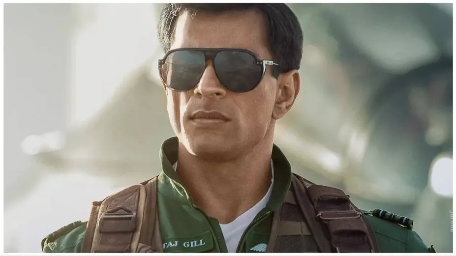 Karan Singh Grover as Squadron Leader Sartaj Gill From Fighter - 'फाइटर' से  सामने आया करण सिंह ग्रोवर का फर्स्ट लुक | बॉलीवुड News, Times Now Navbharat