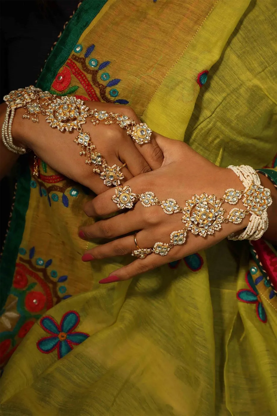 Marvelous Indian bridal Haath Phool. | Photo 230602