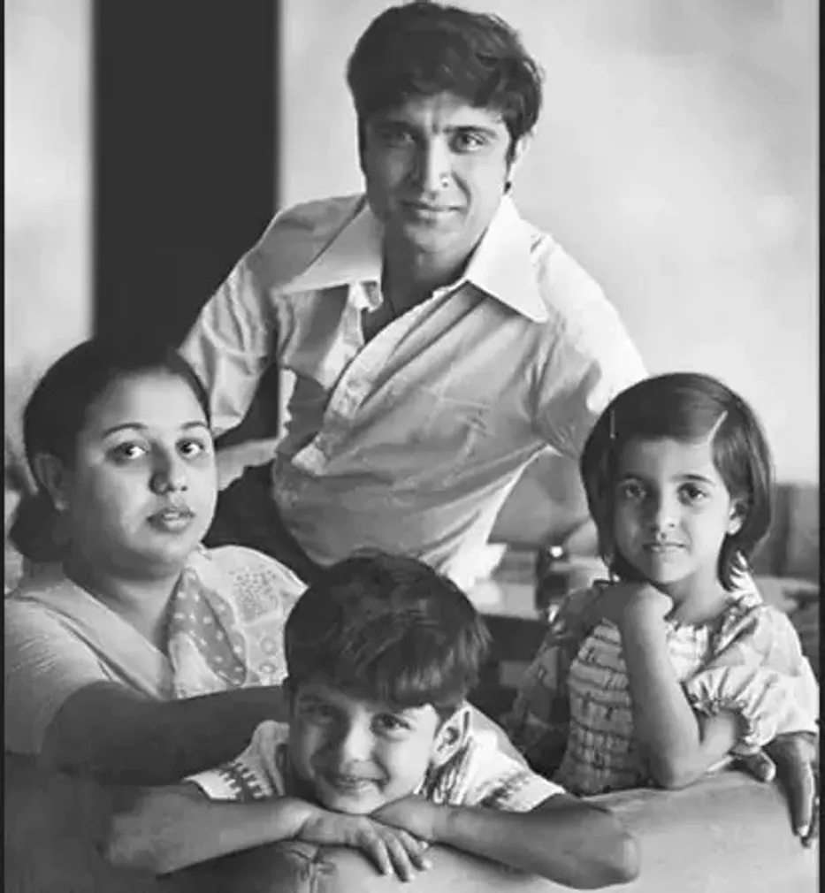 Javed Akhtar Birthday; Rare Faimly Photo with first wife Honey Irani and  second wife Shabana Azmi | 'जादू' की रेयर फैमिली फोटो: पहली पत्नी हनी ईरानी  और दूसरी पत्नी शबाना आजमी के