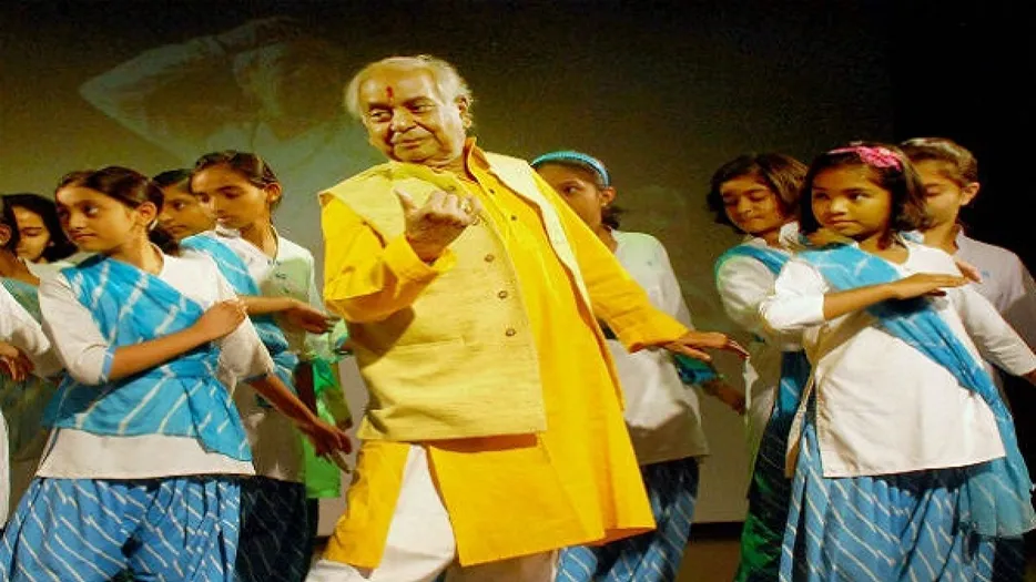 दिग्गज कथक डांसर पंडित बिरजू महाराज का निधन, पीएम ने जाहिर किया दुख | Ace  Katahak dancer Pandit Birju Maharaj passed away. - Hindi Oneindia