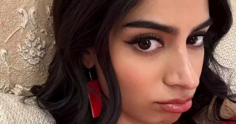 खुशी कपूर अपने नोज़ जॉब, लिप फिलर्स पर बोलीं- प्लास्टिक टर्म को इंसल्ट के  तौर पर नहीं देखती, मैं कम्फर्टेबल हूं - Khushi Kapoor Nose Jobs | Khushi  Kapoor On Her Nose