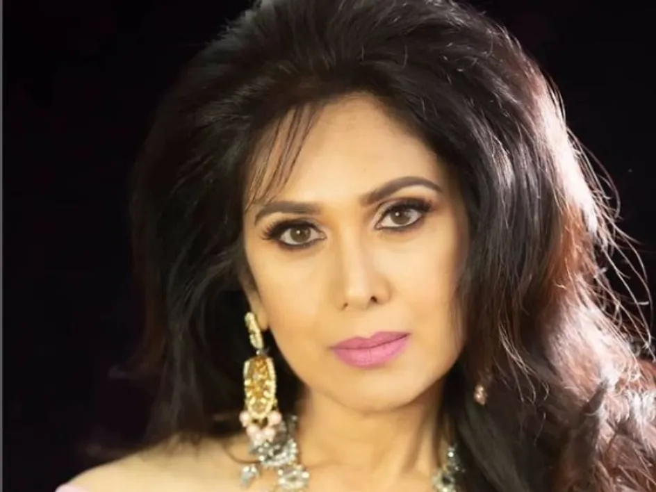 Damini actress Meenakshi Seshadri wants to apologize for not meeting Neetu  Singh personally after Rishi Kapoor death | 'दामिनी' एक्ट्रेस Meenakshi  Sheshadri नीतू सिंह से मिलकर मांगना चाहती हैं माफी ...