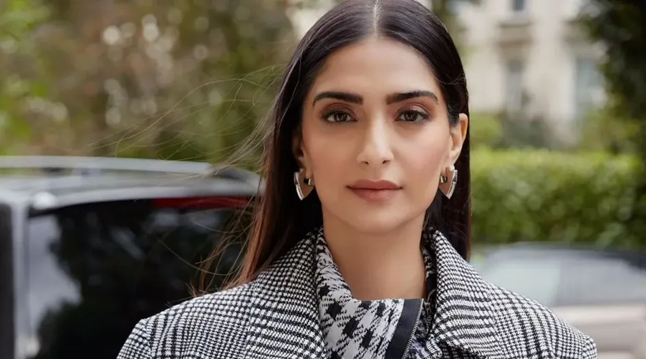 Sonam Kapoor says filmmakers always present her in simple looks: 'My dream  is to do a period drama' | Bollywood News - The Indian Express