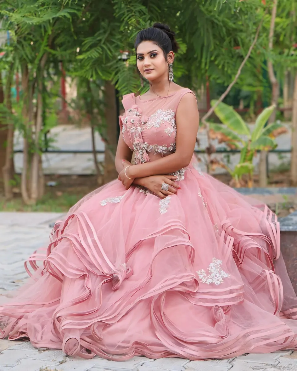 Bigg Boss OTT 3 Who Is Social Media Influencer and Tiktoker Shivani Kumari  Profile Photos and All About Here | कौन हैं गांव की 'तीखी छोरी' शिवानी  कुमारी? कभी नहीं थे चप्पल