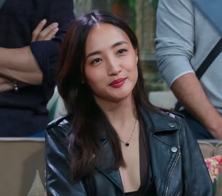 Fans appreciate Chum Darang for her loyalty towards Karanveer Mehra