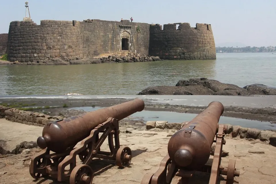 Maharashtra's 5 sea forts that kept enemies in check
