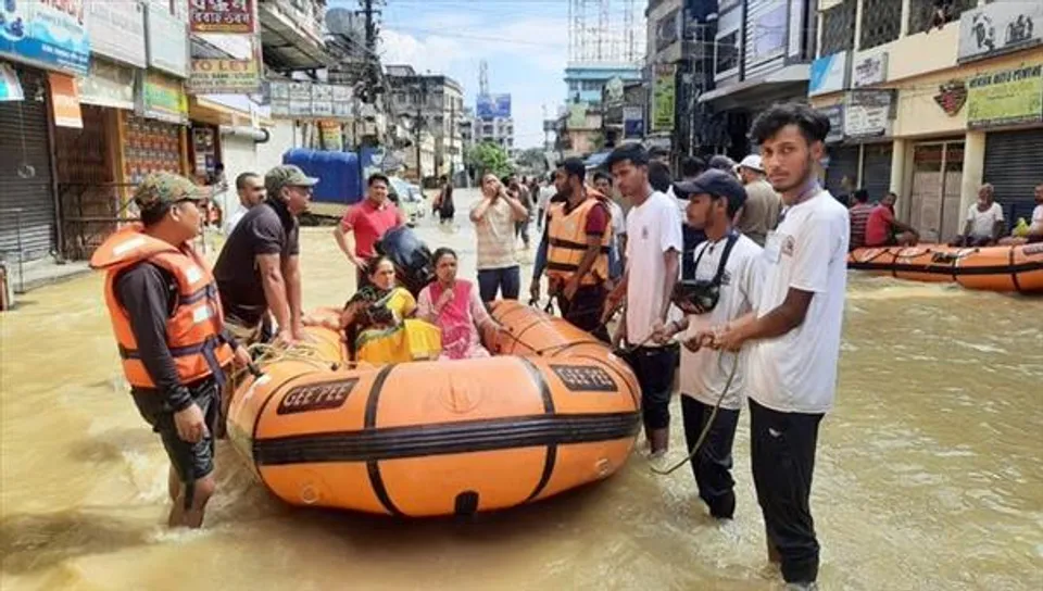 বন্যা কবলিত অসমের শিলচর থেকে উদ্ধার ৯ মাসের অন্তঃসত্ত্বা