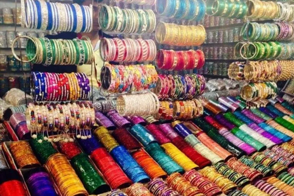 এই ৫ রাশির মানুষের অহেতুক কেনাকাটির সম্ভাবনা একটু বেশি
