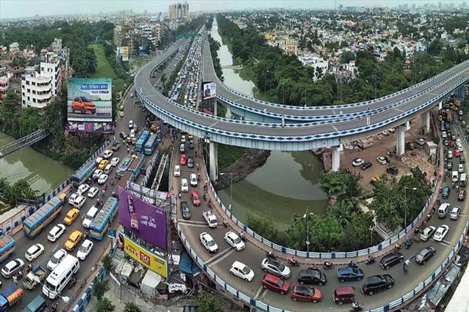 পুজোর আগে মসৃণ হচ্ছে উড়ালপুলগুলি