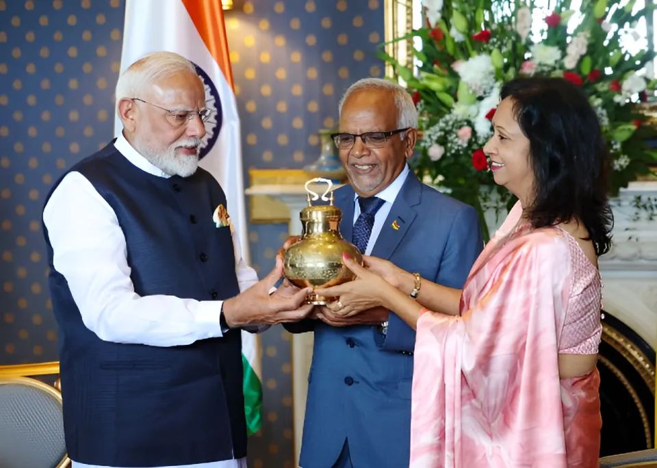 PM Modi Meets Mauritius President to Strengthen Bilateral Ties