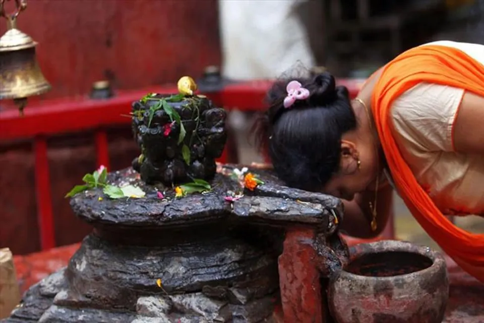 Know the details before fasting and pouring water on lord Shiva's head
