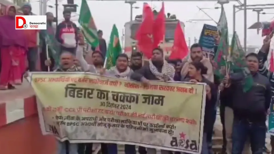 छात्रों ने रोकी ट्रेन