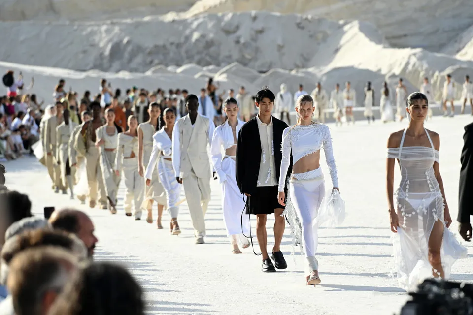 le-papier-jacquemus-fashion-show