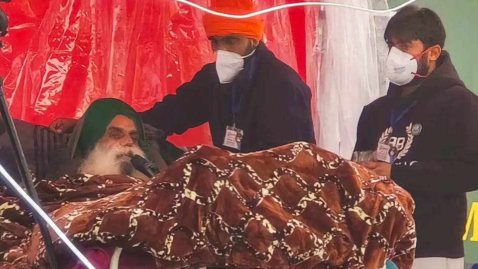 Jagjit Singh Dallewal, who is on an indefinite hunger strike for 40 days, addresses farmers protesting at the Khanuari border seeking a legal guarantee on the MSP for crops in Sangrur district on Saturday, Jan. 4, 2025.