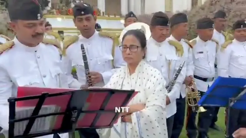 Mamata Banerjee Kolkata police band