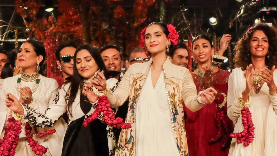 Sonam Kapoor image