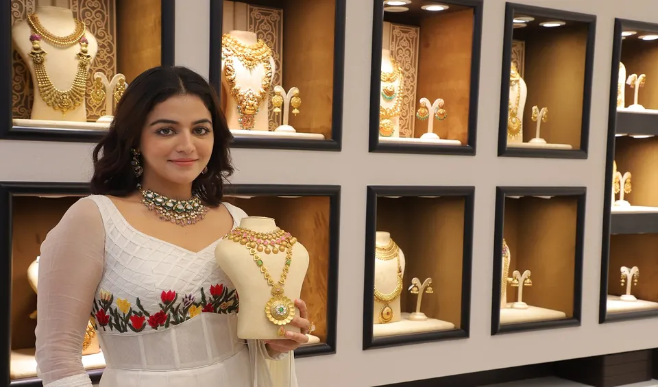 Kalyan Jewellers showroom.jpg