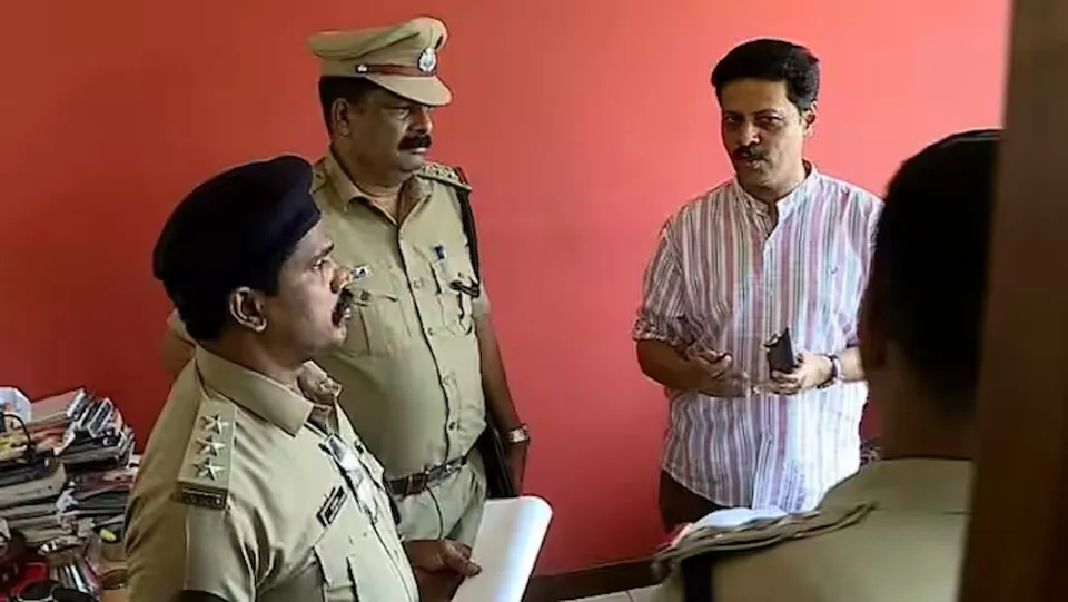 Kerala police at Asianet News office