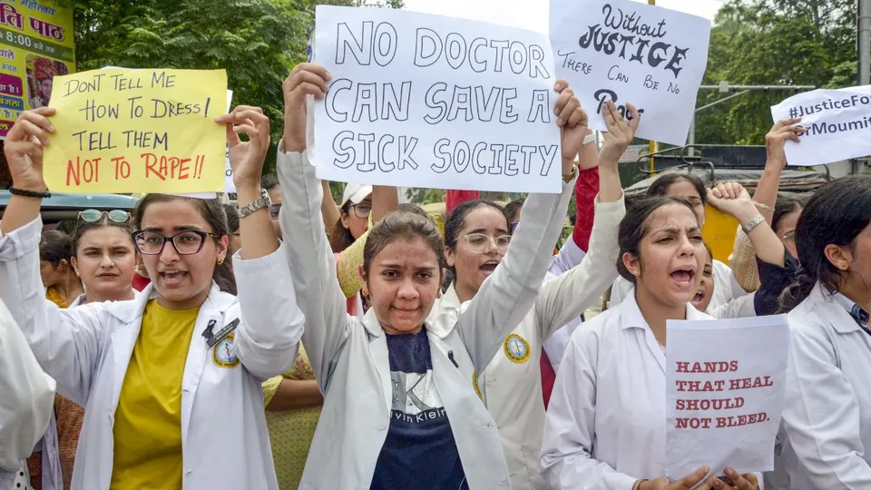 Doctors and medical students stage a protest amid the 24-hour nationwide strike called by the Indian Medical Association (IMA) demanding justice for the woman doctor who was allegedly raped and murdered at Kolkata's R G Kar Medical College and Hospital, in Amritsar, Saturday, Aug. 17, 2024