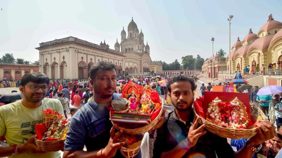 Devotees stand in a queue to offer prayers at Dakshineswar Kali Temple on the occasion of Bengali New Year, in Kolkata, Sunday, April 14, 2024