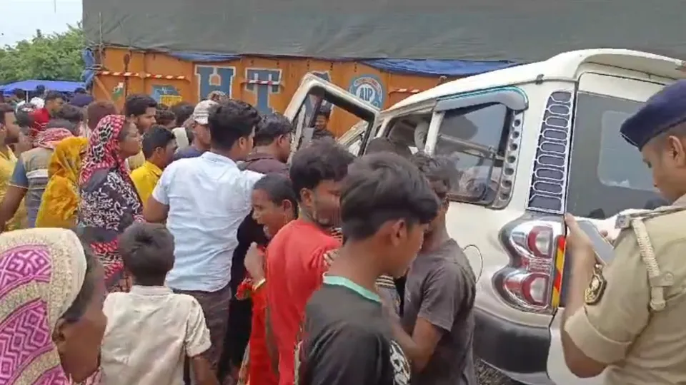 A jeep collided with a truck near Petbhari village in Bihar’s Kishanganj district