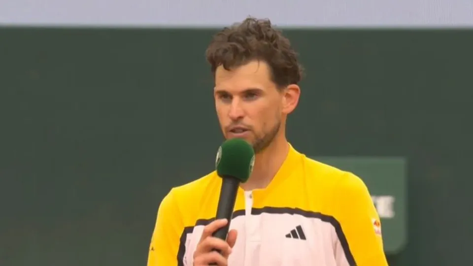 Dominic Thiem gives a heartfelt speech after his last game in Roland Garros