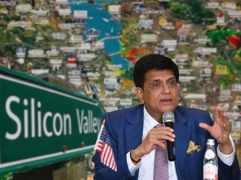 Piyush Goyal Meets Entrepreneurs VCs from Silicon Valley