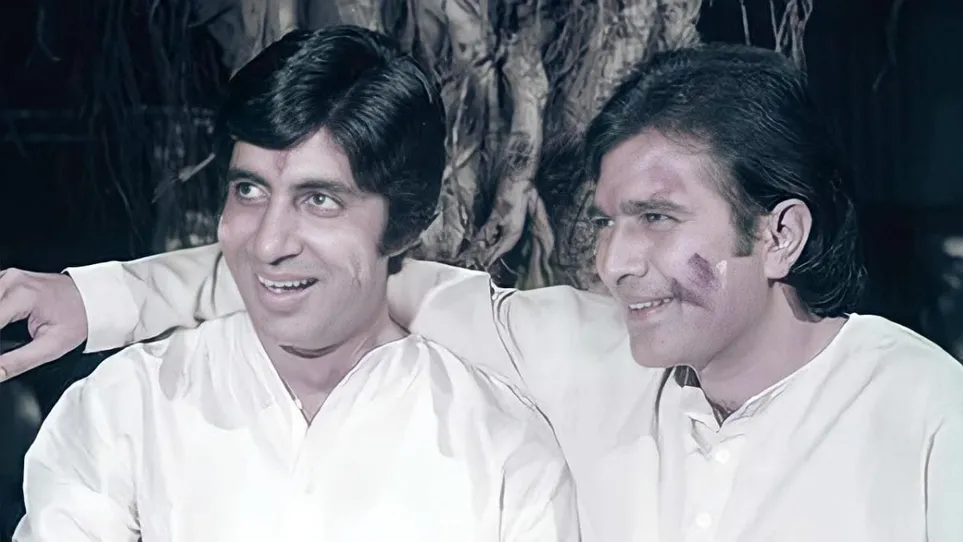 When Rajesh Khanna Took Jibe at Amitabh Bachchan for Wearing Saree in Mere  Angne Mein: 'All The Money...' - News18