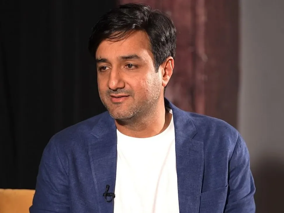 Siddharth Anand Fees To Direct Salman & Shah Rukh Khan Starrer 'Tiger Vs  Pathaan'