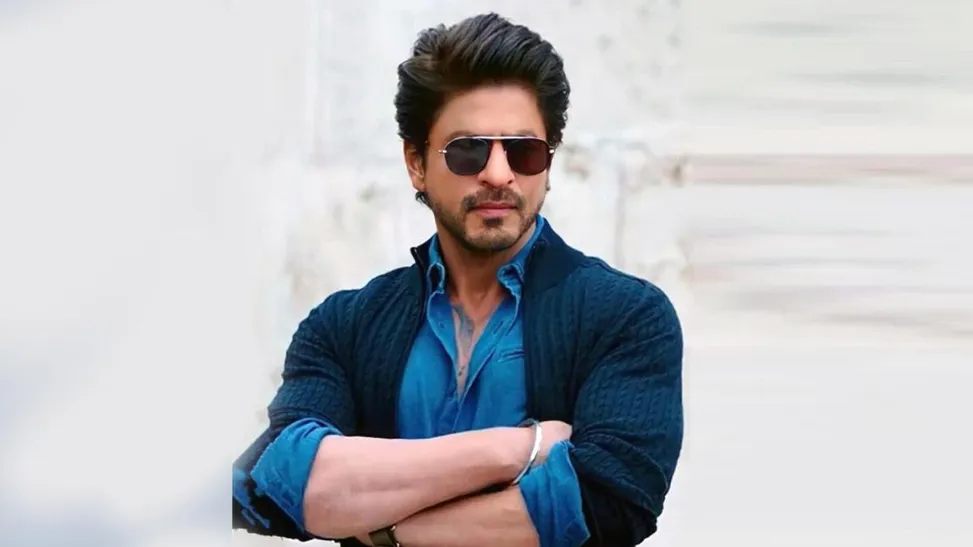 ईद पर हुआ शाहरुख खान का दीदार, फैंस बोले- 'हमारा चांद नजर आ गया' - shahrukh  khan wishes fans eid mubarak with black and white photo fans rejoice tmov -  AajTak