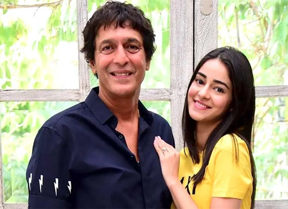 Ananya Panday's hilarious response to Chunky Pandey's request to cook daily  in Farah Khan's vlog, says “Let's discuss pagaar” : Bollywood News -  Bollywood Hungama