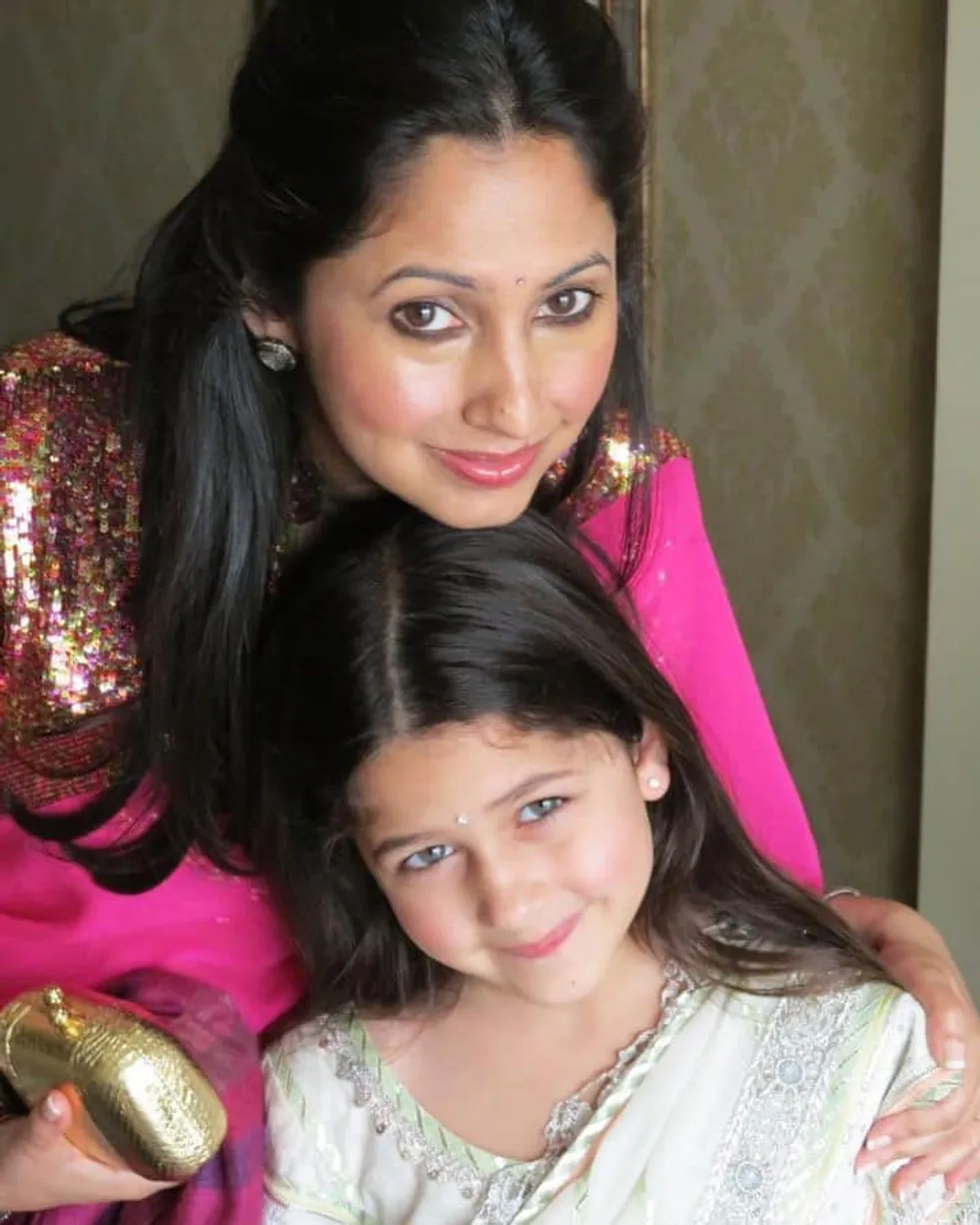 Who Is Naomika Saran? The Light-Eyed Granddaughter Of Dimple Kapadia Who Is  Breaking The Internet - PICS | News | Zee News