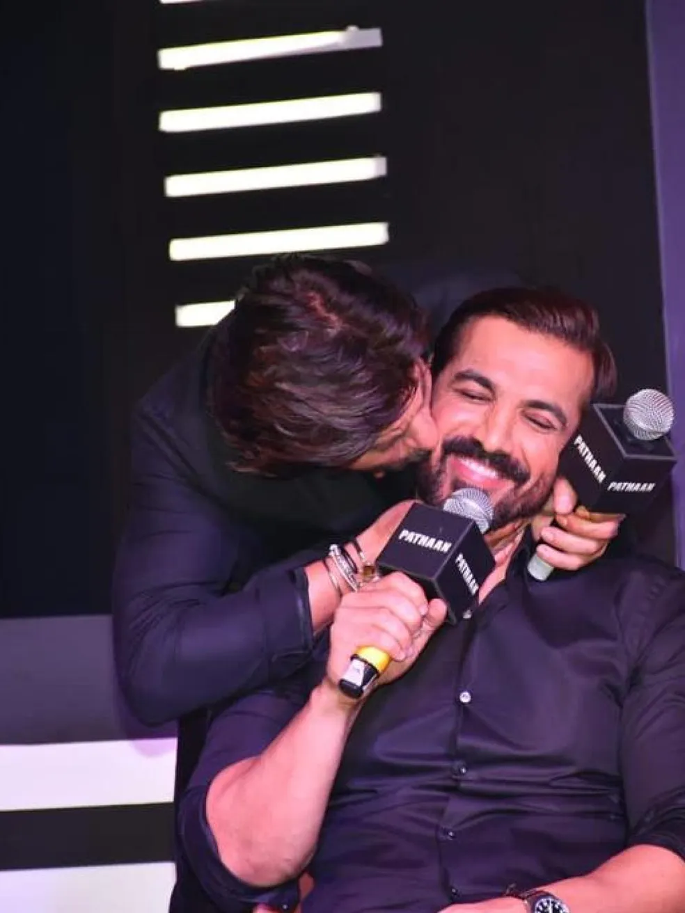 Shah Rukh Khan kisses John Abraham 