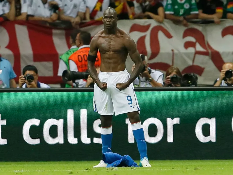 Balotelli flexed his muscles in jubilation after scoring the second goal against Germany in the semi-finals of EURO 2012 | sportzpoint.com
