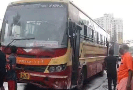 ksrtc-bus-shift-caught-fire-at-aluva