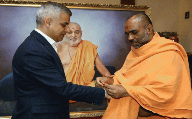 London's newly elected Muslim Mayor Sadiq Khan visits temple in UK, pictures go viral