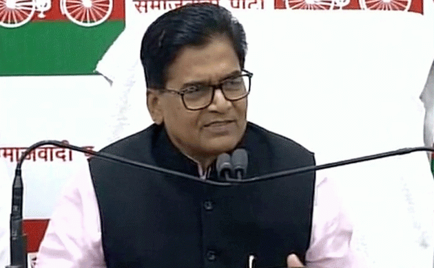 Watch: Expelled SP leader Ramgopal Yadav breaks down in press conference in Itawa