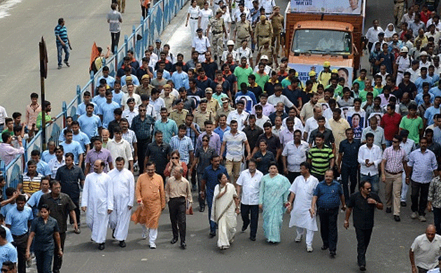 Demonetisation: Mamata Banerjee leads march to Rashtrapati Bhavan; Shiv Sena, Akali Dal, AAP, NC leaders accompany her