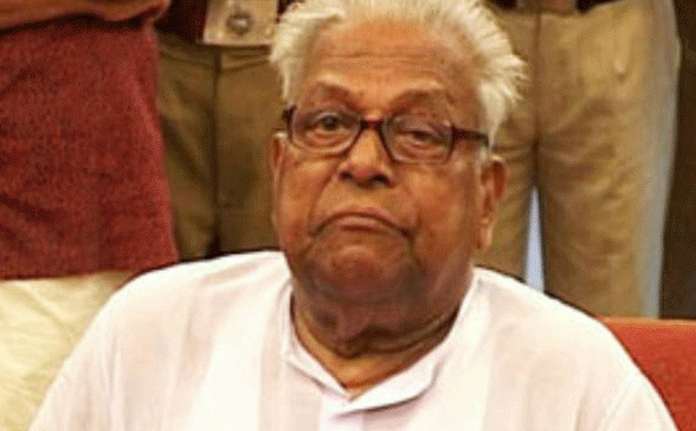 CPI-M veteran V S Achuthanandan reaches out to Kerala CM over Maoistsâ€™ encounter