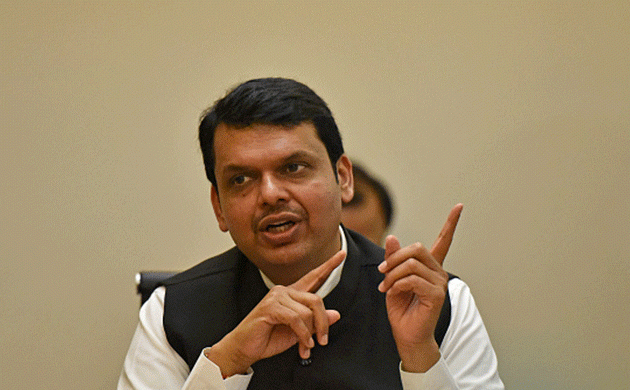 Fadnavis stresses need for reverse working for a cashless society, says first consider needs of farmers, labourers