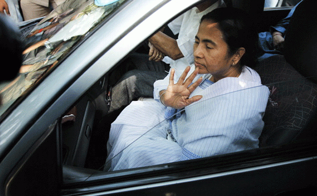 Oppn's battle against PM Modi's demonetisation move: Mamata reaches Delhi to attend joint meeting, Left and JDU to stay away