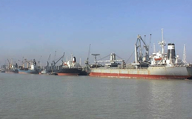 First cargo ship from India arrives in Bangladesh's Panagon river port 