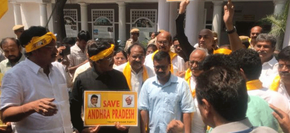 TDP MPs demanding special status for Andhra Pradesh detained near PM Modiâ€™s residence